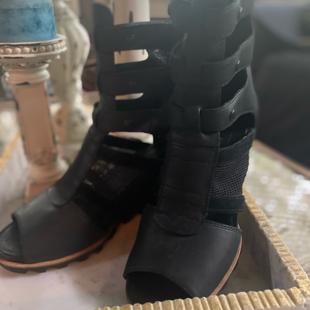 Brand Sorel, Joanie gladiator, size 8.5, black, great condition